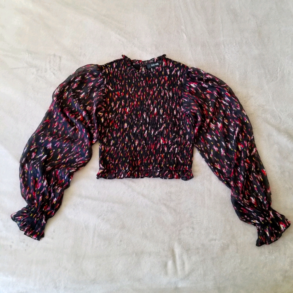 3/$30 Romantic DO+BE Cropped Blouse w Sheer Slee…